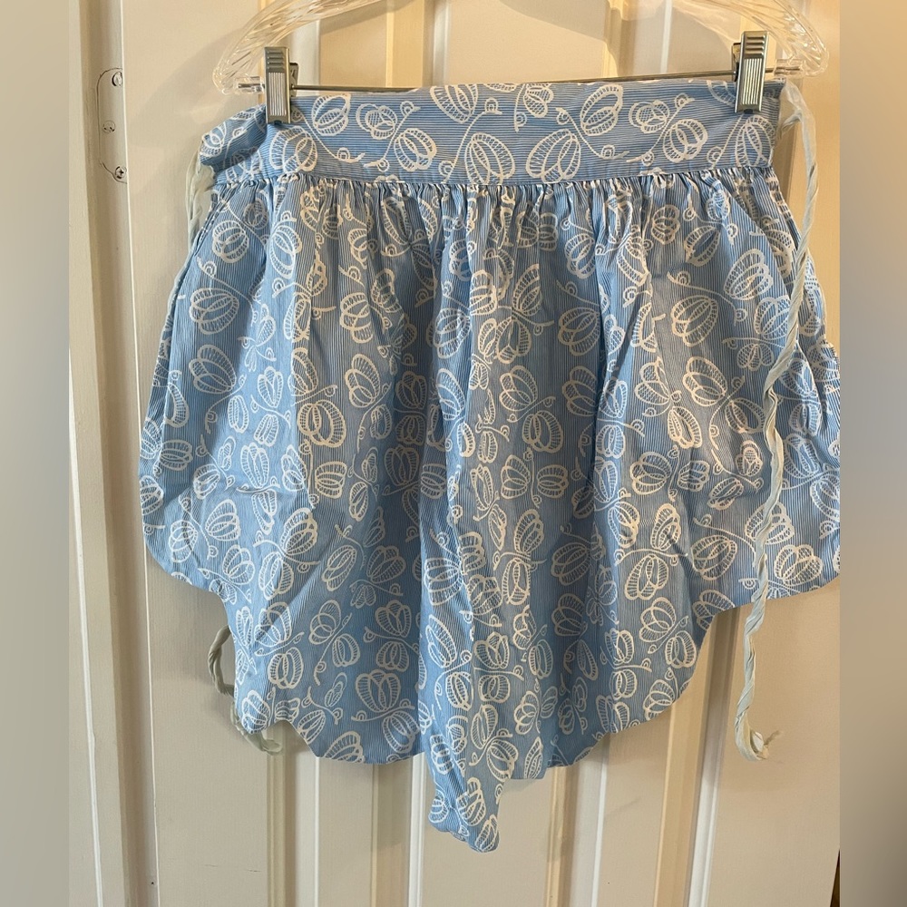 Vintage Ladies waist Apron With Pockets- Blue And White
